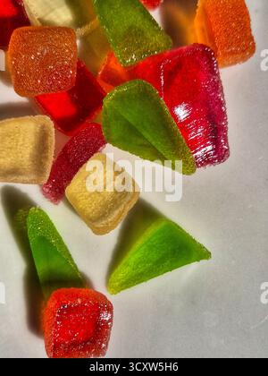 Nahaufnahme farbenfroher Süßigkeiten. Bunte Gelee-Bonbons. Marmelade. Kandierte Früchte. Stockfoto
