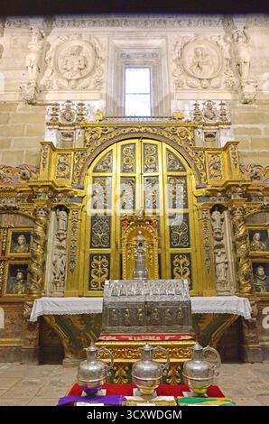 Stadt Sigüenza, Kathedrale Santa María (Romanik, Gotik und Renaissance, 12. Jahrhundert und später). Capilla de las Reliquias mit Arca de Santa Librada Stockfoto