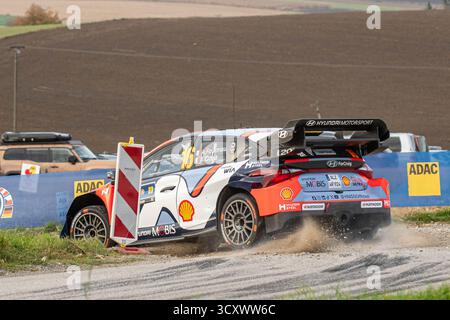 Adrien FOURMAUX(Fra),Alexandre CORIA(Fra) auf einer HYUNDAI i20 N Rally1 eines Teams HYUNDAI SHELL MOBIS WORLD RALLYETEAM während der FIA WRC MITTELEUROPAKALLYE Passau, Deutschland, am 16. Oktober 2025 Stockfoto