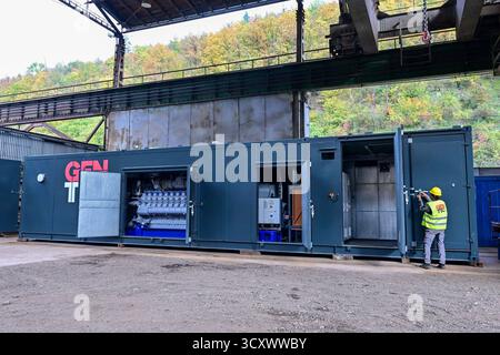 Blansko, Tschechische Republik. Oktober 2025. Das Unternehmen Gentec hat Journalisten am 16. Oktober 2025 eine der KWK-Einheiten für die Erneuerung der ukrainischen Energieinfrastruktur in Blansko (Tschechische Republik) vorgestellt. Quelle: Vaclav Salek/CTK Photo/Alamy Live News Stockfoto