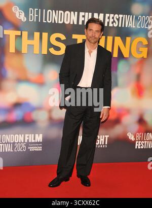 London, Großbritannien. Oktober 2025. Bradley Cooper beim "ist das Ding an?" 69. BFI London Film Festival Headline Gala, Tag 7, Royal Festival Hall, Belvedere Road, am Dienstag, 14. Oktober 2025 in London, England, Großbritannien. CAP/CAN © CAN/Capital Pictures Credit: Capital Pictures/Alamy Live News Stockfoto