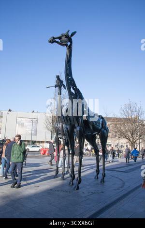 The Dreaming Spires Giraffe Skulpturen in Edinburgh von Helen Denerley in Schottland im Vereinigten Königreich Stockfoto