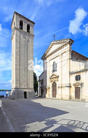 Die Kathedrale der Himmelfahrt der Heiligen Jungfrau Maria und der Glockenturm, Pula, Istrien, Kroatien, Europa. Stockfoto