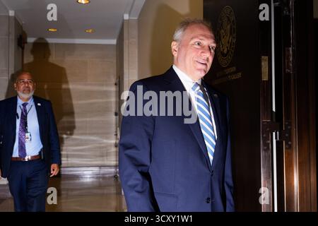 Washington, Usa. Oktober 2025. Steve Scalise (Republikaner von Louisiana) trifft am Donnerstag, den 16. Oktober 2025, zu einer Pressekonferenz im Capitol Building in Washington, DC, ein. Es ist kein Ende in Sicht, da die staatliche Abschaltung ihren 16. Tag erreicht. (Foto: Aaron Schwartz/SIPA USA) Credit: SIPA USA/Alamy Live News Stockfoto