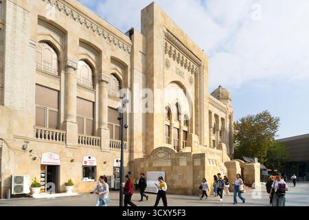 Baku, Aserbaidschan. oktober 2025. Außenansicht des Aserbaidschanischen Eisenbahnmuseums im Stadtzentrum Stockfoto