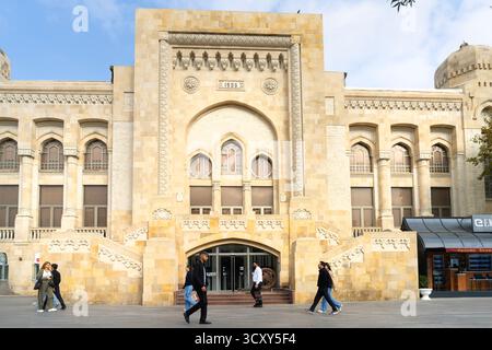 Baku, Aserbaidschan. oktober 2025. Außenansicht des Aserbaidschanischen Eisenbahnmuseums im Stadtzentrum Stockfoto