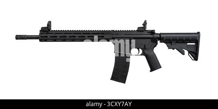 Schwarzes modernes Sportgewehr (Karabiner im AR-15-Stil) im Kaliber .22LR mit zusammenklappbarem Schaft und M-LOK Handschutz, isoliert auf weißem Hintergrund. Stockfoto