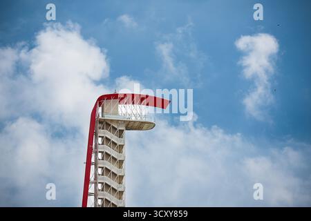 Der Circuit of America Tower wird während des Formel 1 Grand Prix der Vereinigten Staaten 2025, der 19. Runde der FIA Formel-1-Weltmeisterschaft 2025, vom 17. Bis 19. Oktober 2025 auf dem Circuit of the Americas in Austin, Texas, USA, gesehen Stockfoto