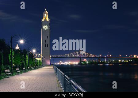 Montreal bei Nacht, champlain Bridge, Tour de l'orloge. Stockfoto