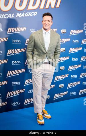 Pablo Puyol nimmt am 15. Oktober 2025 an der Houdini VIP-Veröffentlichung im Teatro Calderon in Madrid Teil. (Quelle: Miguel Escavias/Alfa Images/Alamy Live News) Stockfoto