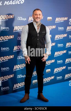 Pascual Fernandez nimmt am 15. Oktober 2025 an der Houdini VIP-Veröffentlichung im Teatro Calderon in Madrid Teil. (Quelle: Miguel Escavias/Alfa Images/Alamy Live News) Stockfoto