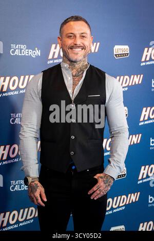 Pascual Fernandez nimmt am 15. Oktober 2025 an der Houdini VIP-Veröffentlichung im Teatro Calderon in Madrid Teil. (Quelle: Miguel Escavias/Alfa Images/Alamy Live News) Stockfoto