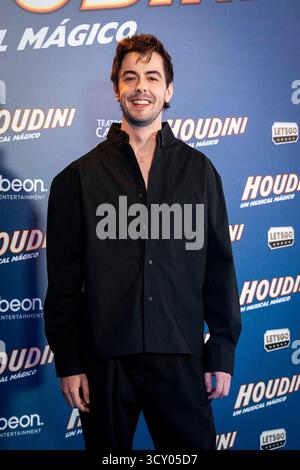 Victor Palmero nimmt am 15. Oktober 2025 an der Houdini VIP-Veröffentlichung im Teatro Calderon in Madrid Teil. (Quelle: Miguel Escavias/Alfa Images/Alamy Live News) Stockfoto