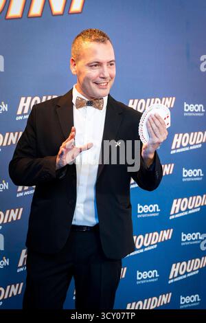 Houdini VIP Release, Madrid, Spanien - 15. Oktober 2025 Gerardo Martinez nimmt an Houdini VIP Release am 15. Oktober 2025 im Teatro Calderon in Madrid Teil. Quelle: Miguel Escavias/Alfa Images Madrid Teatro Calderon Madrid Spanien Copyright: X x2025xMiguelxEscavias/AlfaxImagesx Stockfoto
