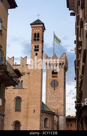 Pizza del Duomo und Neptuno-Brunnen. Trient, Italien Stockfoto