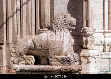 Pizza del Duomo und Neptuno-Brunnen. Trient, Italien Stockfoto