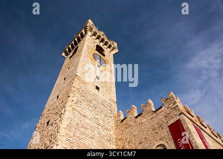 Pizza del Duomo und Neptuno-Brunnen. Trient, Italien Stockfoto