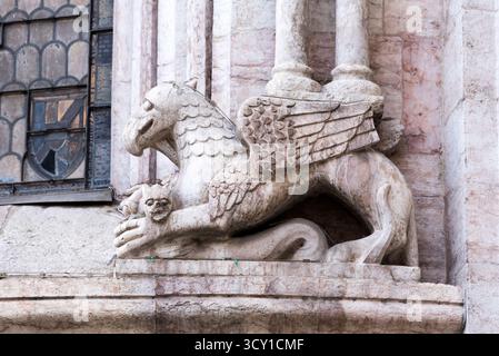Pizza del Duomo und Neptuno-Brunnen. Trient, Italien Stockfoto