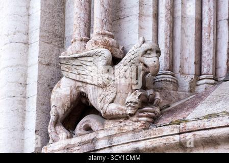Pizza del Duomo und Neptuno-Brunnen. Trient, Italien Stockfoto