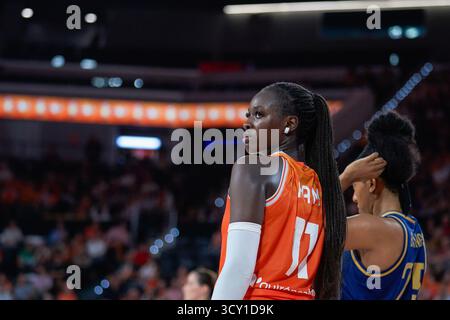 Valencia, Spanien. Oktober 2025. Awa Fam of Valencia Basket wurde während der EuroLeague Women J2 zwischen Valencia Basket und Fenerbahce Opet im Roig Arena Stadion gezeigt. Viertes Mal: Valencia Basket 65 : 65 Fenerbahce OpetVerlängerung: Valencia Basket 72 : 75 Fenerbahce Opet Credit: SOPA Images Limited/Alamy Live News Stockfoto