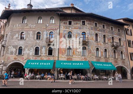 Pizza del Duomo und Neptuno-Brunnen. Trient, Italien Stockfoto