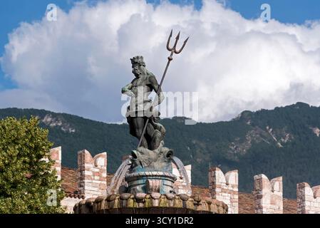Pizza del Duomo und Neptuno-Brunnen. Trient, Italien Stockfoto