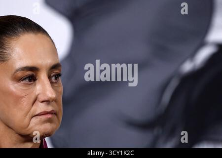 Nicht exklusiv: Mexikanische Präsidentin Claudia Sheinbaum Pardo spricht über die Hilfe für die von Überschwemmungen betroffene Bevölkerung in den mexikanischen bundesstaaten Dura Stockfoto