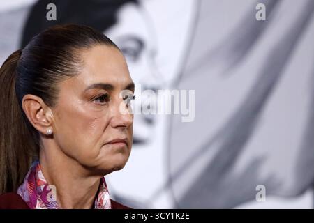 Nicht exklusiv: Mexikanische Präsidentin Claudia Sheinbaum Pardo spricht über die Hilfe für die von Überschwemmungen betroffene Bevölkerung in den mexikanischen bundesstaaten Dura Stockfoto