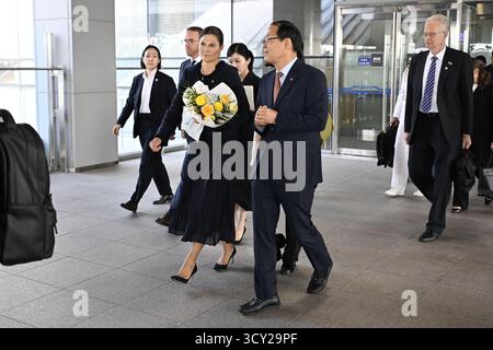 Busan, Südkorea. Oktober 2025. Kronprinzessin Victoria kommt am 17. Oktober 2025 am Bahnhof Busan in Südkorea an. Die schwedische Kronprinzessin Victoria besucht vom 15. Bis 17. Oktober offiziell Südkorea. Foto: Jessica Gow/TT/Code 10070 dieser Text ist automatisch übersetzt Credit: TT News Agency/Alamy Live News Stockfoto
