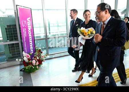 Busan, Südkorea. Oktober 2025. Kronprinzessin Victoria kommt am 17. Oktober 2025 am Bahnhof Busan in Südkorea an. Die schwedische Kronprinzessin Victoria besucht vom 15. Bis 17. Oktober offiziell Südkorea. Foto: Jessica Gow/TT/Code 10070 dieser Text ist automatisch übersetzt Credit: TT News Agency/Alamy Live News Stockfoto