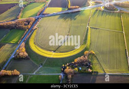 Luftaufnahme, Mauerlandschaft, Wickeder Straße, Autobahn A44, Autobahnkreuz Werl, Werl, Nordrhein-Westfalen, Deutschland Stockfoto