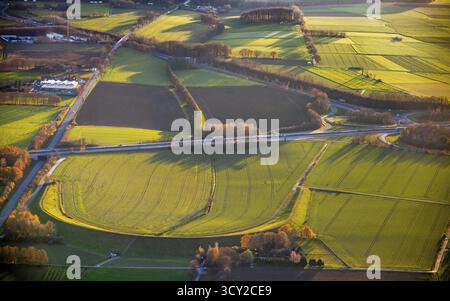 Luftaufnahme, Mauerlandschaft, Wickeder Straße, A44 Autobahn, Werl, Nordrhein-Westfalen, Deutschland Stockfoto