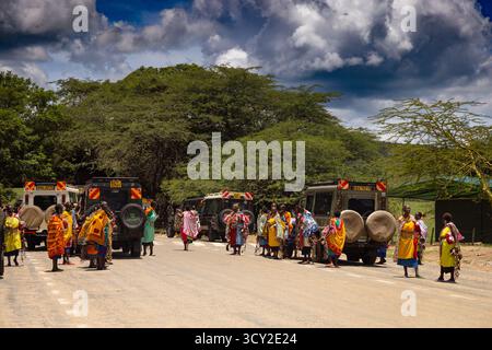 Dorfleben im Dorf Sekenani in der Nähe von Masai Mara, Kenia die Einwohner gehören zum Stamm der Maasai Stockfoto