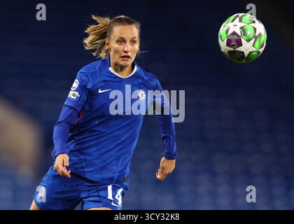 London, Großbritannien. Oktober 2025. Nathalie Bjorn aus Chelsea beim Spiel Chelsea Women vs Paris FC UEFA Womens Champions League in Stamford Bridge, London. Der Bildnachweis sollte lauten: Paul Terry/Sportimage Credit: Sportimage Ltd/Alamy Live News Stockfoto