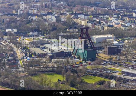 Luftaufnahme, Industriegebiet, ehemaliges Kohlebergwerk, Doppelbock-Wicklungsturm der ehemaligen Zeche Pluto in Wanne-Eickel, Herne, Ruhrgebiet, Nord-RHI Stockfoto