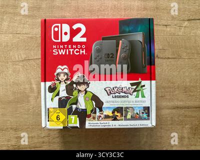 Prag, Tschechische Republik - 16. Oktober 2025: Box mit Nintendo Switch 2 Konsole und Pokemon-Spiel. Pokemon Legends Z-A ist ein Videospiel, das von The Po veröffentlicht wurde Stockfoto