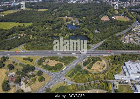 Luftaufnahme, Autobahndreieck Essen Gladbeck, Wasserschloss Wittringen, Vestische Kampfbahn, Ellinghorst, Gladbeck, Ruhrgebiet, Nordrhein-Westfalen Stockfoto