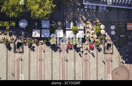 Luftaufnahme, Straßencafé, Gastronomie Kennedyplatz, Essen, Ruhrgebiet, Nordrhein-Westfalen, Deutschland, Outdoor Gastronomie, Biergarten, Café, Corona Stockfoto