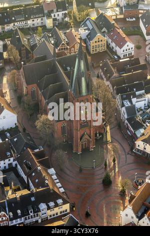 HALTERN AM SEE 16.12.2020 Kirchengebäude St.-Sixtus-Kirche am Markt in der Altstadt - Zentrum der Innenstadt in Haltern am See im Bundesland Nordrhein-We Stockfoto
