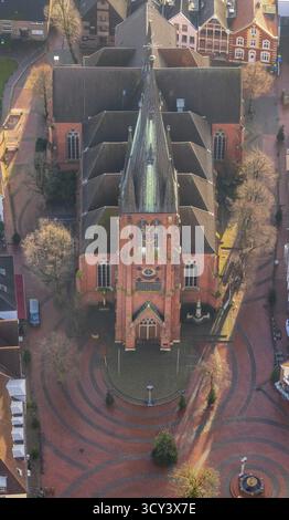 HALTERN AM SEE 16.12.2020 Kirchengebäude St.-Sixtus-Kirche am Markt in der Altstadt - Zentrum der Innenstadt in Haltern am See im Bundesland Nordrhein-We Stockfoto