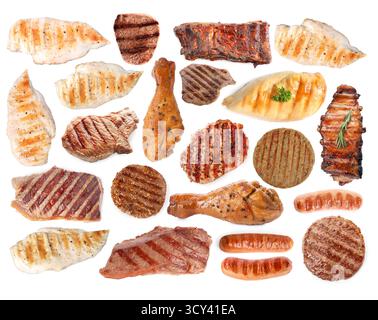 Gegrilltes Fleisch und Würstchen isoliert auf weiß, Set Stockfoto