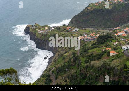 Vulkanküste von Faial in Madeira, Portugal Stockfoto
