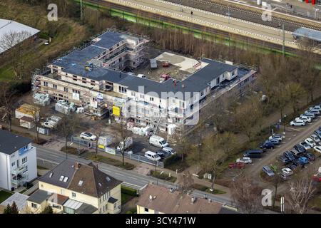 Luftaufnahme, Baustellenneubau Wohn- und Geschäftshaus, Bahnhofstrasse 19, am Bahnhof Holzwickede, Holzwickede, Ruhrgebiet, Nordrhein Stockfoto