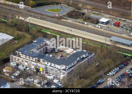 Luftaufnahme, Baustellenneubau Wohn- und Geschäftshaus, Bahnhofstrasse 19, am Bahnhof Holzwickede, Holzwickede, Ruhrgebiet, Nordrhein Stockfoto