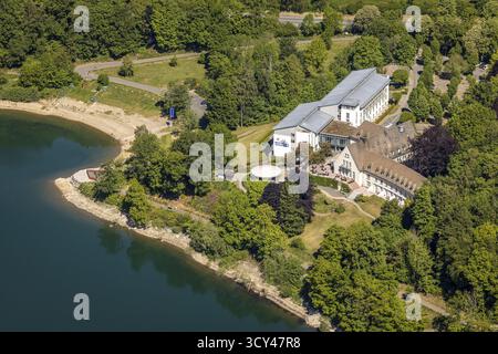 Luftansicht, Willkommen Hotel Meschede Hennesee, Hennetalsperre, Hennesee, Meschede, Sauerland, Nordrhein-Westfalen, Deutschland, DE, Europa, Formen und c Stockfoto