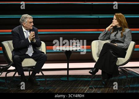 Herbert Reul mit Florence Gaub 10/25 Herbert Reul und Florence Gaub am 2. Oktober 2025 in Markus Lanz , ZDF Aufzeichnung vom 1. Oktober 2025 TV Fernsehen Talkshow Talk Show Deutschland deutsch deutscher Mann deutsche Frau Politikwissenschaftlerin Sicherheitsexpertin Wissenschaftlerin Wissenschaft Politologin CDU Politik Politiker NRW Innenminister Landesminister Ministerin Politikwissenschaftlerin quer ganz sitzend freistellbar sprechend gestikuliert *** Herbert Reul mit Florence Gaub 10 25 Herbert Reul und Florence Gaub am 2. Oktober 2025 in Markus Lanz, ZDF Reco Stockfoto