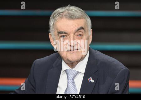 Herbert Reul Politiker 10/25 her Herbert Reul am 2. Oktober 2025 in Markus Lanz , ZDF Aufzeichnung vom 1. Oktober 2025 TV Fernsehen Talkshow Talkshow Deutschland deutsch deutscher Mann CDU Politik NRW Innenminister Landesminister Minister Politiker german quer Porträt sprechend neutral lächelnd *** Herbert Reul Politiker 10 25 Herbert Reul Politiker 10 25 Herbert Reul am 2. Oktober 2025 in Markus Lanz , ZDF Aufnahme vom 1. Oktober 2025 TV-Talkshow Talkshow Deutschland Deutscher Mann CDU Politik NRW Innenministerpolitiker deutscher Querporträt spricht neutrales Lächeln Stockfoto