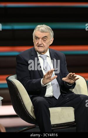 Herbert Reul Politiker 10/25 her Herbert Reul am 2. Oktober 2025 in Markus Lanz , ZDF Aufzeichnung vom 1. Oktober 2025 TV Fernsehen Talkshow Talkshow Deutschland deutsch deutscher Mann CDU Politik NRW Innenminister Landesminister Minister Politiker german hoch halb sitzend sprechend gestikuliert *** Herbert Reul Politiker 10 25 Herbert Reul Politiker 10 25 Herbert Reul am 2. Oktober 2025 in Markus Lanz , ZDF Aufnahme vom 1. Oktober 2025 TV-Talkshow Talkshow Deutschland Deutscher Mann CDU Politik NRW Innenminister Minister Politiker deutscher High halb sitzend sprechender Gesticulatin Stockfoto