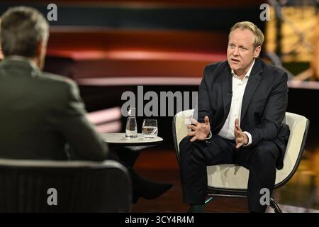 Markus Lanz mit Tilman Kuban 10/25 Ihr Markus Lanz und Tilman Kuban am 1. Oktober 2025 in Markus Lanz , ZDF TV Fernsehen Talkshow Talkshow Talkshow Deutschland deutsch deutscher deutscher Mann Männer Politiker CDU Politik Politiker german Mann Italien Italienisch Italienisch Italienisch-deutscher Moderator Fotografie Fotograf Journalismus Journalismus Journalismus Journalist Autor Autor Moderator Moderator deutsch-italienischer Moderator Fotograf quer halb sitzend sprechend gestikuliert *** Markus Lanz mit Tilman Kuban 10 25 Ihre Markus Lanz und Tilman Kuban am 1. Oktober 2025 in Markus Lanz im ZDF TV Stockfoto