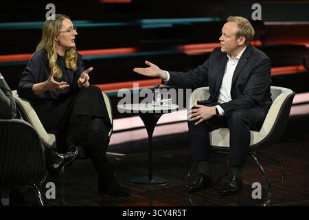 Katharina Dröge mit Tilman Kuban 10/25 Ihre Katharina Dröge und Tilman Kuban am 1. Oktober 2025 in Markus Lanz , ZDF TV Fernsehen Talkshow Talkshow Talkshow Deutschland deutsch deutsche Frau deutscher Mann Politiker CDU Politik Politikerin Grüne Bündnis 90 die Grünen Fraktionsvorsitzende Bundestag Politikerin weiblich deutsch quer ganz sitzend freistellbar sprechend gestikuliert *** Katharina Dröge mit Tilman Kuban 10 25 Ihre Katharina Dröge und Tilman Kuban am 1. Oktober 2025 in Markus Lanz , ZDF TV Talk Show Deutschland deutscher Politiker Deutsche Politikerin deutscher Mann deutscher Mann deutscher Mann CDU Politik CDU Politik CDU Politik Stockfoto
